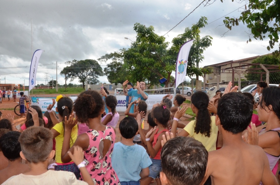 “Brincando na Praça” divertiu garotada do Residencial Novo Oeste em Três Lagoas