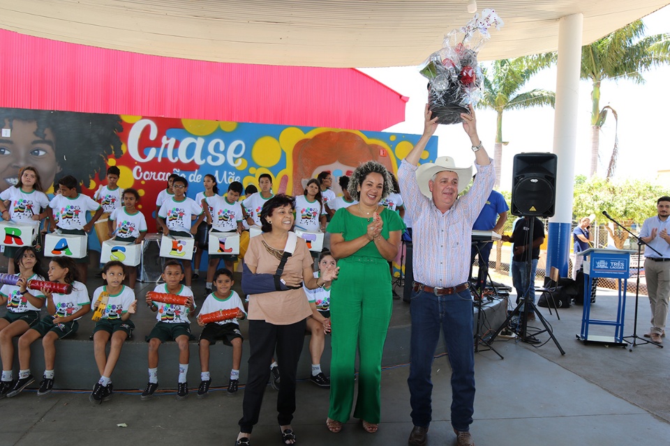Reforma do CRASE “Coração de Mãe” é entregue aos servidores e às crianças e adolescentes Reforma do CRASE “Coração de Mãe” é entregue aos servidores e às crianças e adolescentes
