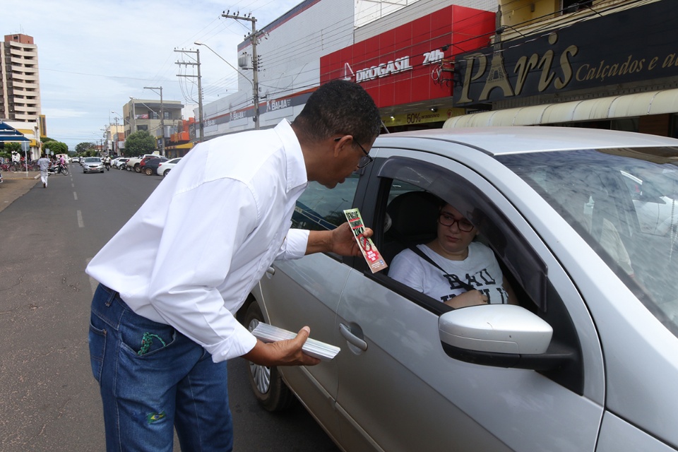 Dia “D” de Combate ao Aedes teve ações no Centro com distribuição de material educativo