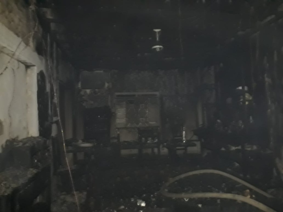 Incêndio destrói casa no centro de Três Lagoas
