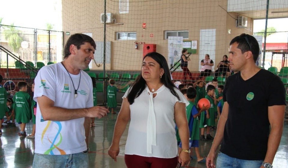 Crianças da Rede Municipal de Ensino participam de Colônia de Férias promovida pelo CRE-TL