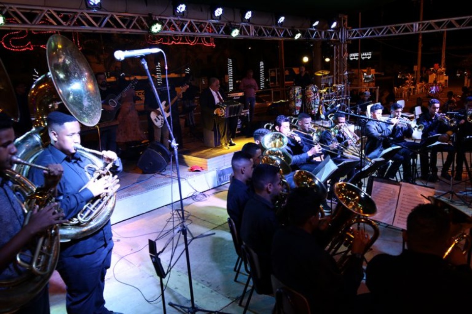 Banda Cristo Redentor presta homenagens a músicos