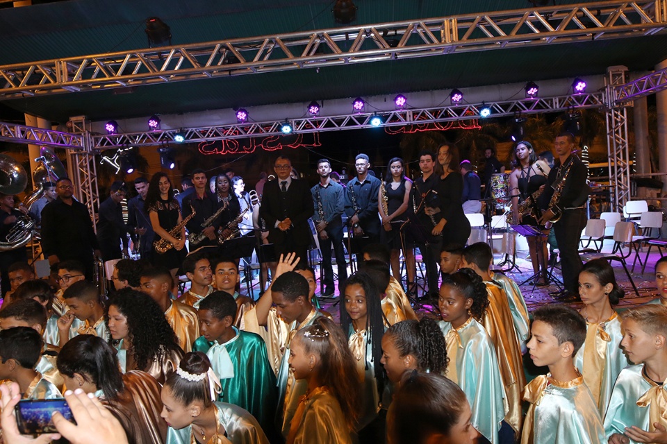 Banda Cristo Redentor presta homenagens a músicos