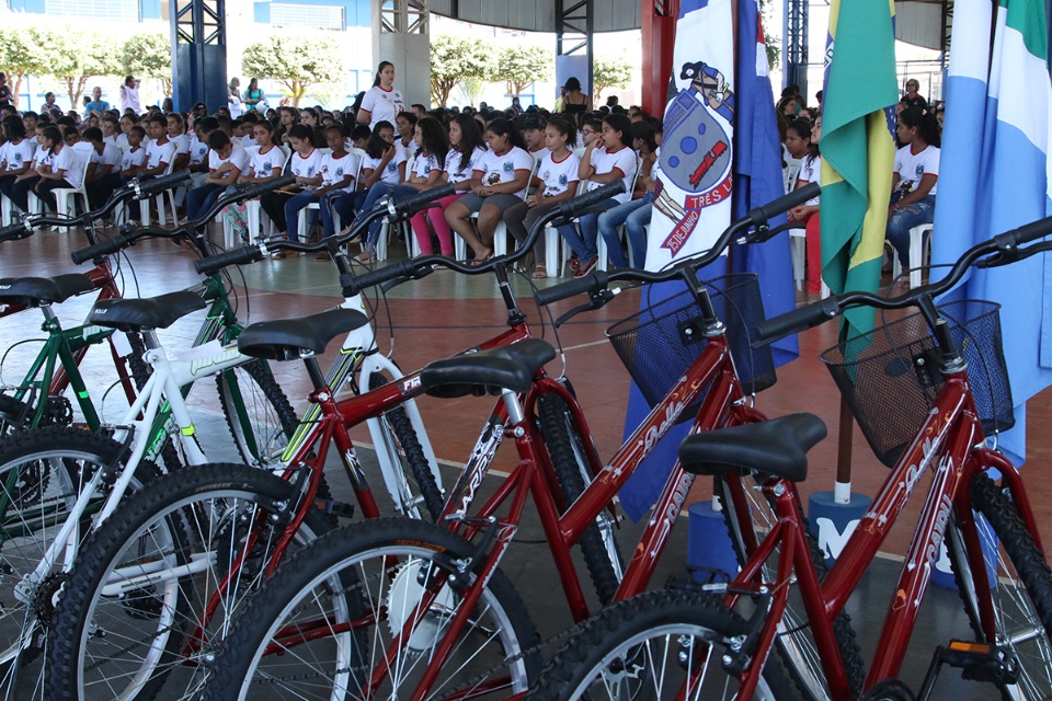 Alunos de Escolas Municipais de Três Lagoas participam de formatura do Proerd Alunos de Escolas Municipais de Três Lagoas participam de formatura do Proerd