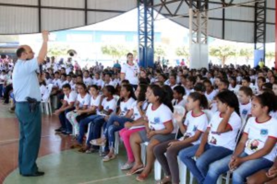 Alunos de Escolas Municipais de Três Lagoas participam de formatura do Proerd Alunos de Escolas Municipais de Três Lagoas participam de formatura do Proerd
