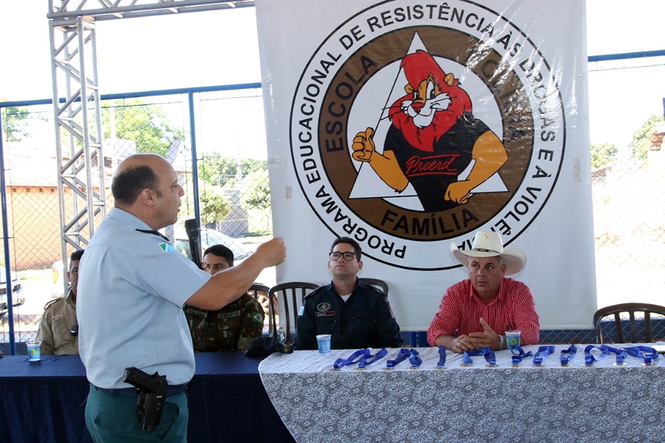 Alunos de Escolas Municipais de Três Lagoas participam de formatura do Proerd Alunos de Escolas Municipais de Três Lagoas participam de formatura do Proerd