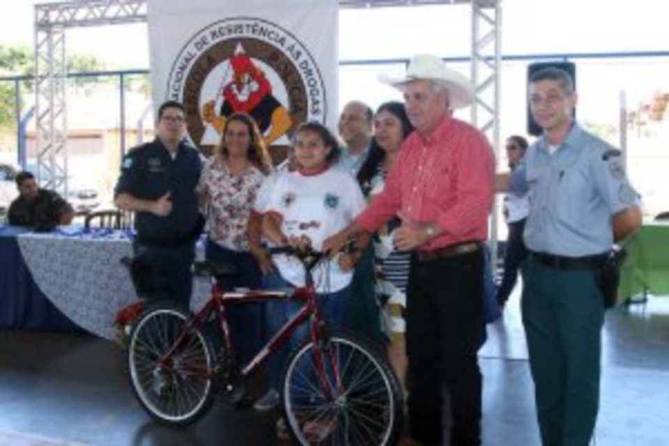 Alunos de Escolas Municipais de Três Lagoas participam de formatura do Proerd Alunos de Escolas Municipais de Três Lagoas participam de formatura do Proerd