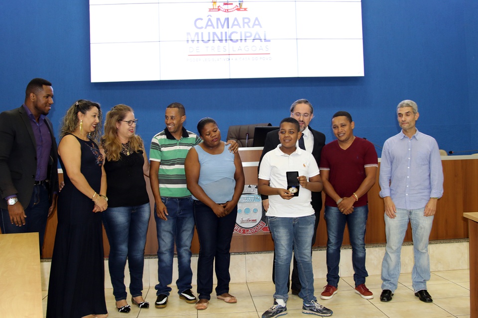 Alunos destaques da Rede Municipal de Ensino de Três Lagoas recebem medalha “Professora Zenaide Nogueira Fabbri” Alunos destaques da Rede Municipal de Ensino de Três Lagoas recebem medalha “Professora Zenaide Nogueira Fabbri”