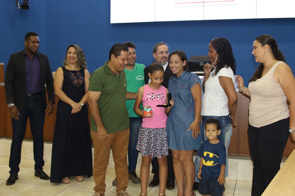 Alunos destaques da Rede Municipal de Ensino de Três Lagoas recebem medalha “Professora Zenaide Nogueira Fabbri” Alunos destaques da Rede Municipal de Ensino de Três Lagoas recebem medalha “Professora Zenaide Nogueira Fabbri”