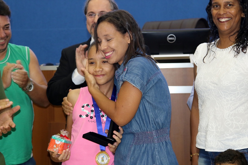 Alunos destaques da Rede Municipal de Ensino de Três Lagoas recebem medalha “Professora Zenaide Nogueira Fabbri” Alunos destaques da Rede Municipal de Ensino de Três Lagoas recebem medalha “Professora Zenaide Nogueira Fabbri”