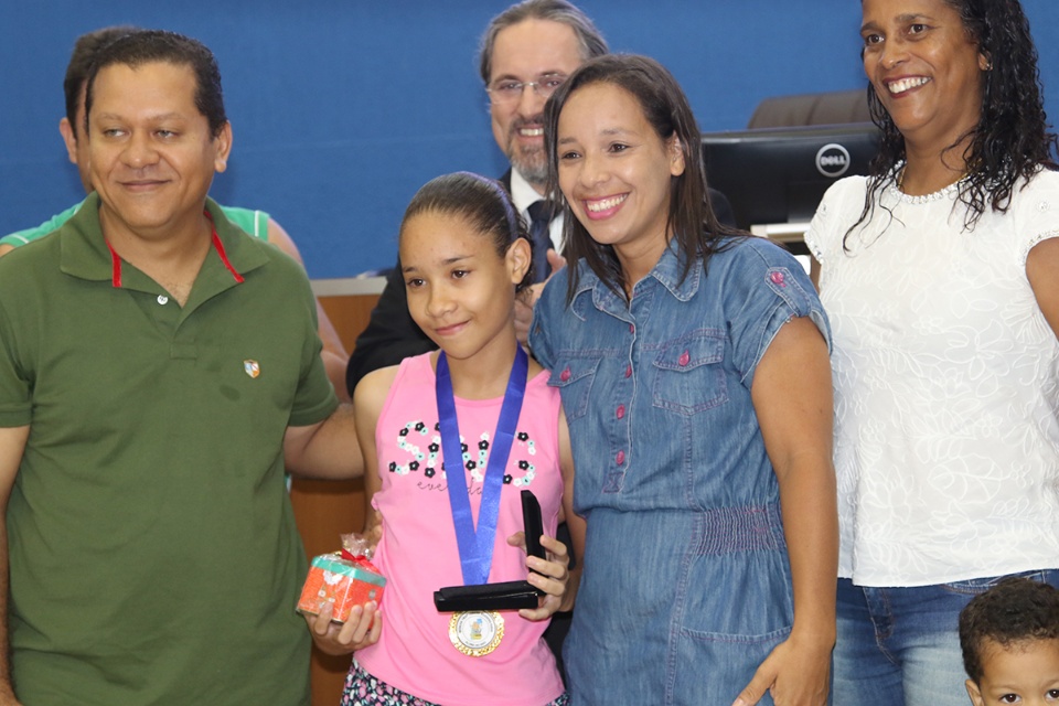 Alunos destaques da Rede Municipal de Ensino de Três Lagoas recebem medalha “Professora Zenaide Nogueira Fabbri” Alunos destaques da Rede Municipal de Ensino de Três Lagoas recebem medalha “Professora Zenaide Nogueira Fabbri”