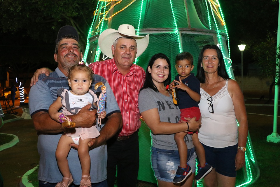 Decoração natalina do Distrito de Arapuá é inaugurada pela Prefeitura de Três Lagoas