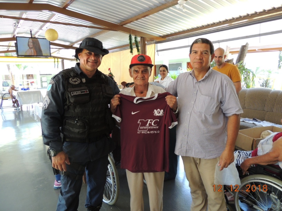 Polícia Militar de Três Lagoas entrega alimentos arrecadados durante o 2° Torneio do Projeto Chute Forte Polícia Militar de Três Lagoas entrega alimentos arrecadados durante o 2° Torneio do Projeto Chute Forte