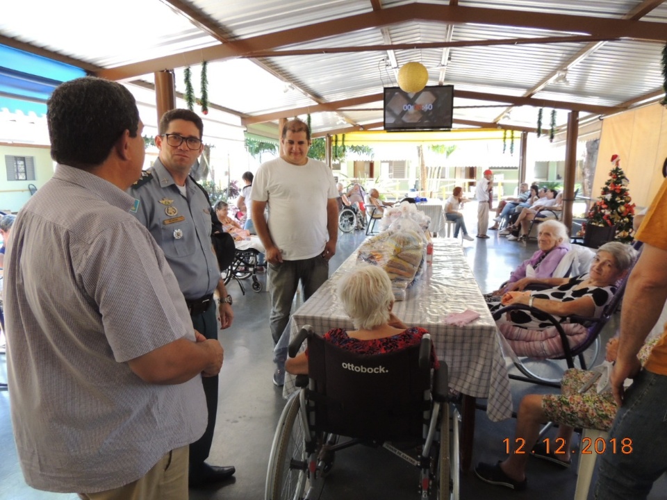 Polícia Militar de Três Lagoas entrega alimentos arrecadados durante o 2° Torneio do Projeto Chute Forte Polícia Militar de Três Lagoas entrega alimentos arrecadados durante o 2° Torneio do Projeto Chute Forte