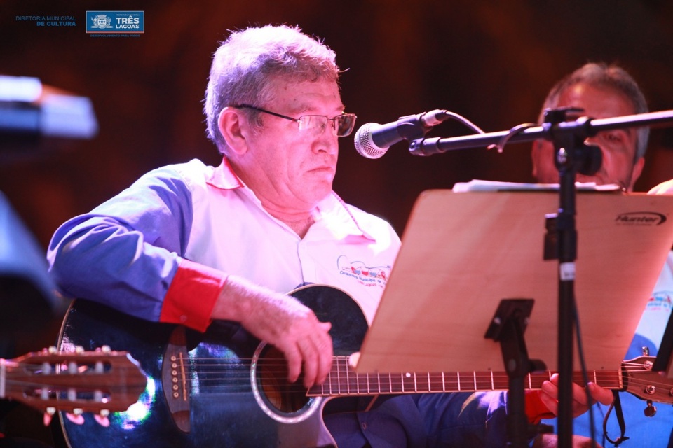 “Serenata e Bazar de Natal” tem início com a Orquestra Municipal de Viola “Serenata e Bazar de Natal” tem início com a Orquestra Municipal de Viola