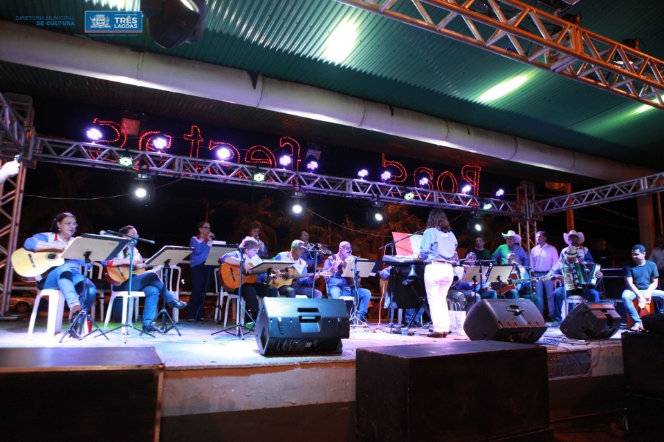“Serenata e Bazar de Natal” tem início com a Orquestra Municipal de Viola “Serenata e Bazar de Natal” tem início com a Orquestra Municipal de Viola