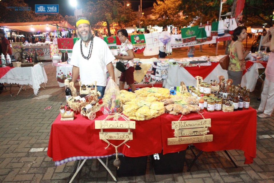 “Serenata e Bazar de Natal” tem início com a Orquestra Municipal de Viola “Serenata e Bazar de Natal” tem início com a Orquestra Municipal de Viola