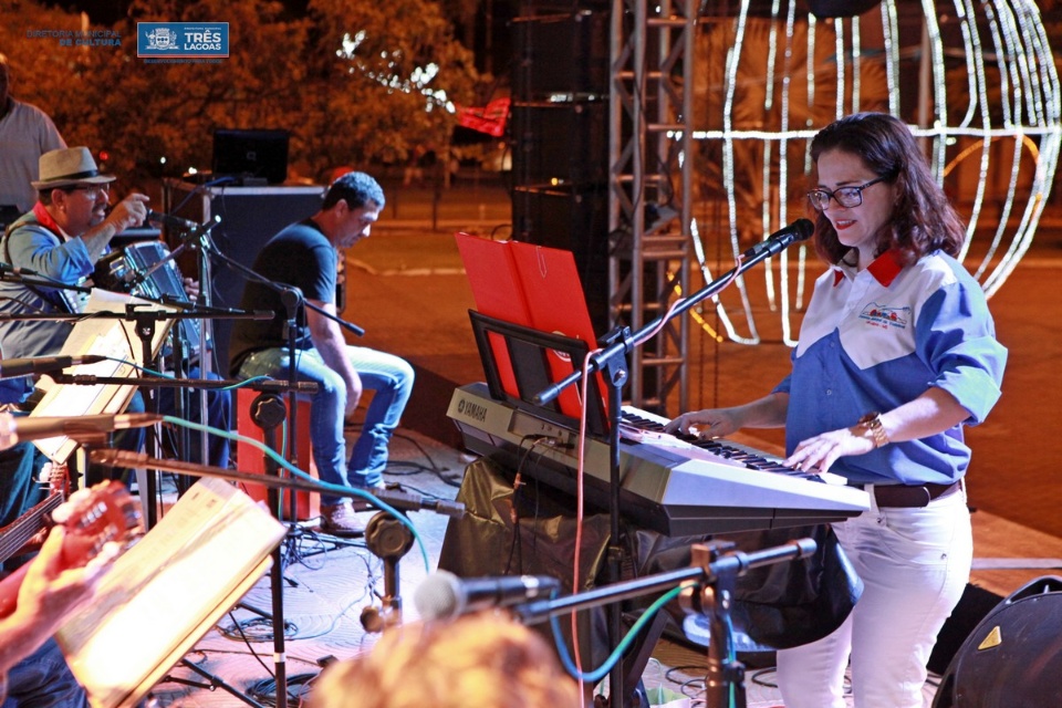 “Serenata e Bazar de Natal” tem início com a Orquestra Municipal de Viola “Serenata e Bazar de Natal” tem início com a Orquestra Municipal de Viola