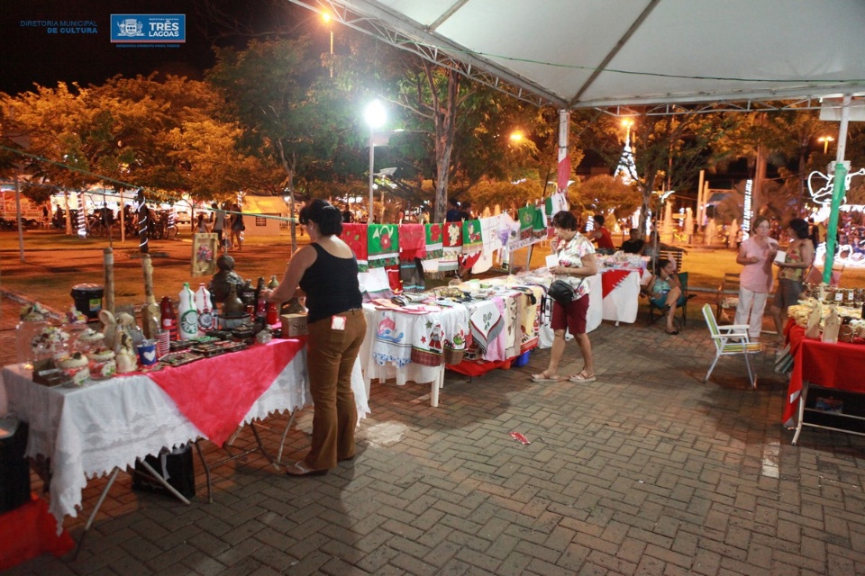 “Serenata e Bazar de Natal” tem início com a Orquestra Municipal de Viola “Serenata e Bazar de Natal” tem início com a Orquestra Municipal de Viola