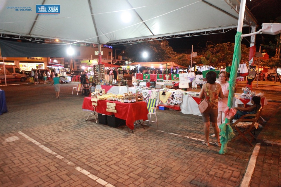 “Serenata e Bazar de Natal” tem início com a Orquestra Municipal de Viola “Serenata e Bazar de Natal” tem início com a Orquestra Municipal de Viola