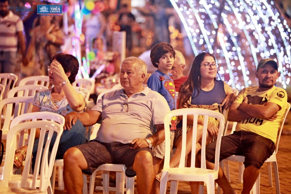 “Serenata e Bazar de Natal” tem início com a Orquestra Municipal de Viola “Serenata e Bazar de Natal” tem início com a Orquestra Municipal de Viola