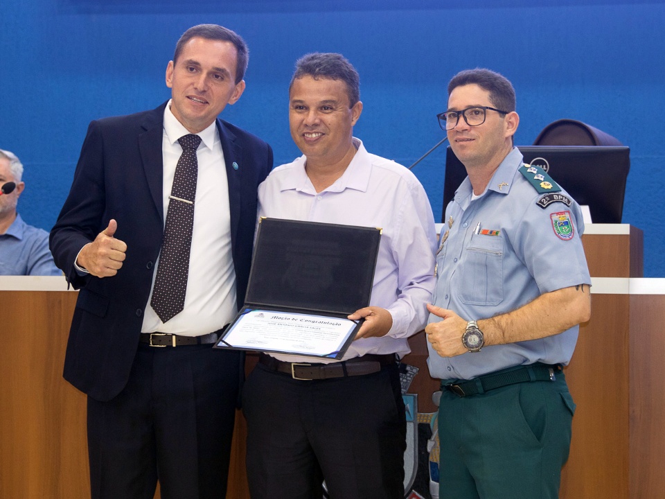 Servidores penitenciários recebem homenagens na Câmara de Três Lagoas Servidores penitenciários recebem homenagens na Câmara de Três Lagoas