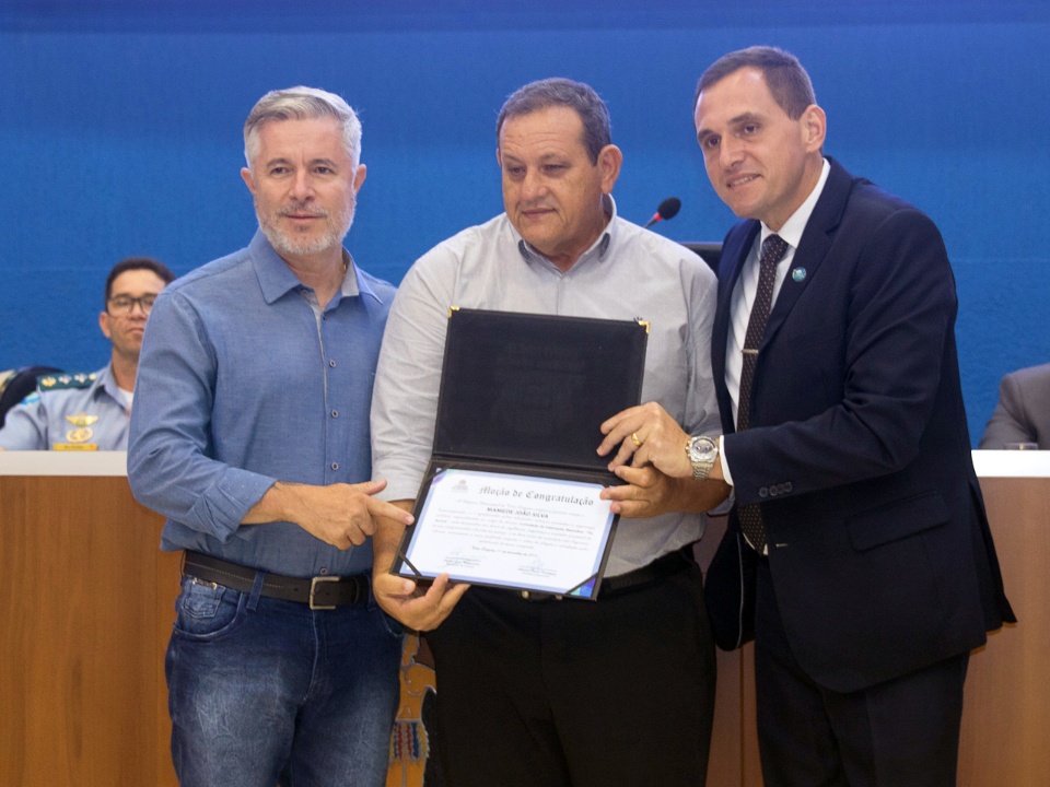Servidores penitenciários recebem homenagens na Câmara de Três Lagoas Servidores penitenciários recebem homenagens na Câmara de Três Lagoas