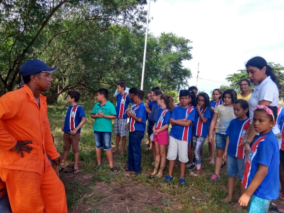 Alunos da “Eufrosina Pinto” participam de Projeto de Arborização