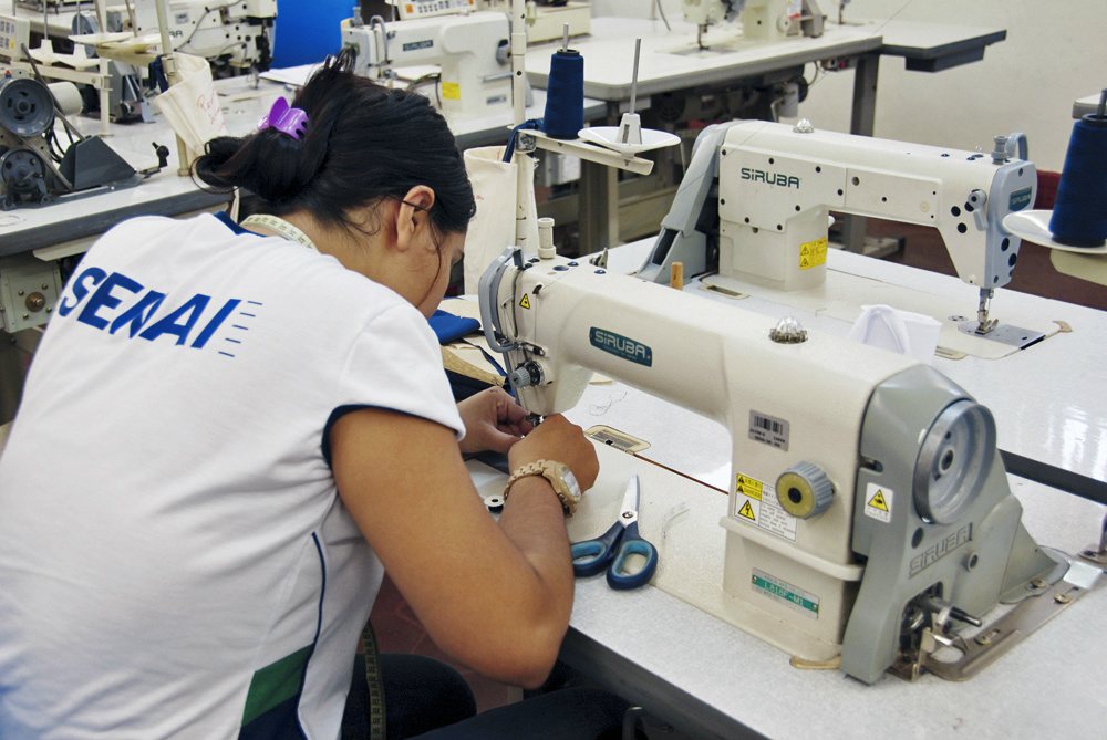 Os sete cursos oferecidos são os de assistente administrativo, assistente de produção, costureiro industrial do vestuário, eletricista industrial, torneiro mecânico, agente de inspeção de qualidade e assistente de laboratório industrial. (Foto: Assessoria)