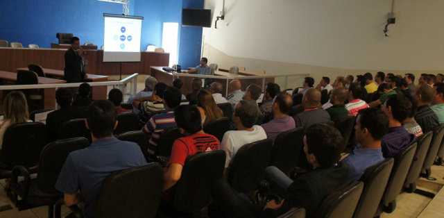 Comandante do 2º BPM realiza 1º Encontro dos Profissionais da Atividade de Inteligência O encontro foi ministrado pelo Coronel QOPM Deusdete Souza de Oliveira Filho, Superintendente de Segurança Pública; e o Coronel QOPM Marcelo Gomes Lopes, Diretor de Inteligência da PMMS (Foto: Assessoria