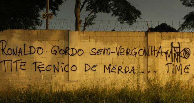 O recado foi deixado por torcedores decepcionados
Foto: Divulgação