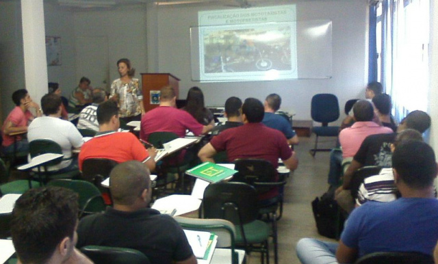 O 2º BPM, em parceria com o Semutran, realiza curso de formação de Agentes de Fiscalização de Trânsito O curso, que teve início dia 15, irá capacitar 34 novos agentes em Três Lagoas (Foto: Assessoria)