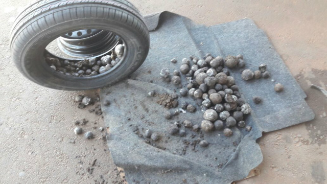 Polícia Militar Rodoviária Estadual apreende haxixe dentro de pneu A droga foi encontrada depois de uma revista minuciosa no veículo. (Foto: Assessoria)
