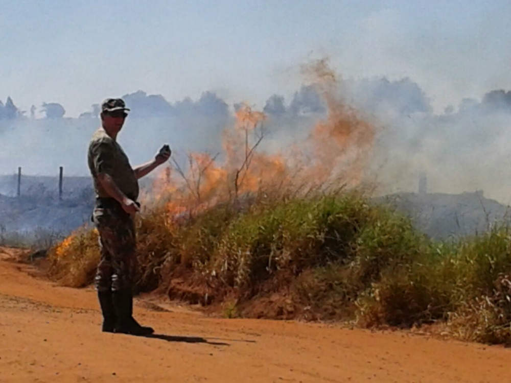PMA autua assentado em R$ 11 mil por incêndio em 11 hectares de área de pastagem. (Foto: Assessoria)
