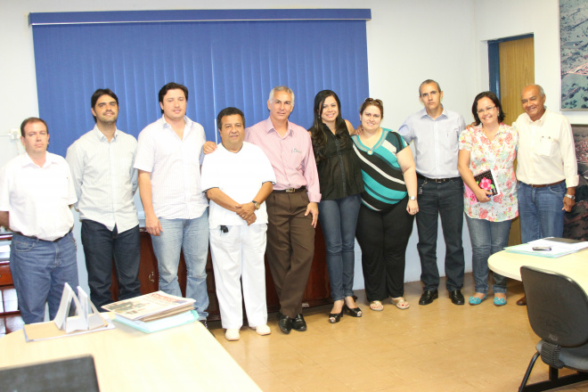 Reunião com os médicos, direção do Hospital e Secretário Municipal e Adjunto de Saúde foi realizado no gabinete de Jorge Diogo
Foto: Rafael Furlan