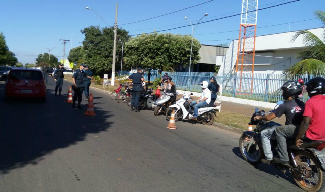 A operação blitz fio realizada nessa terça-feira (19) em parceria com o DETRAN/MS (Foto: Assessoria)