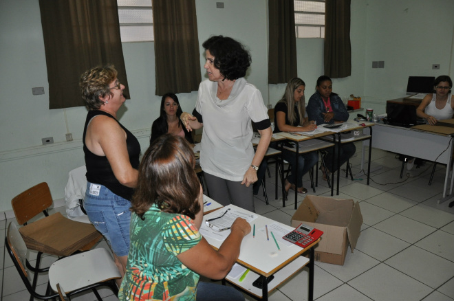 Márcia Moura durante visitas nas secretarias e Departamentos da Prefeitura. Foto: Divulgação