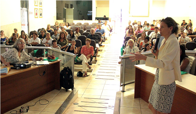 Professora do Curso de Medicina Veterinária, da UFPR,  Rita Garcia  (Foto: Assessoria)