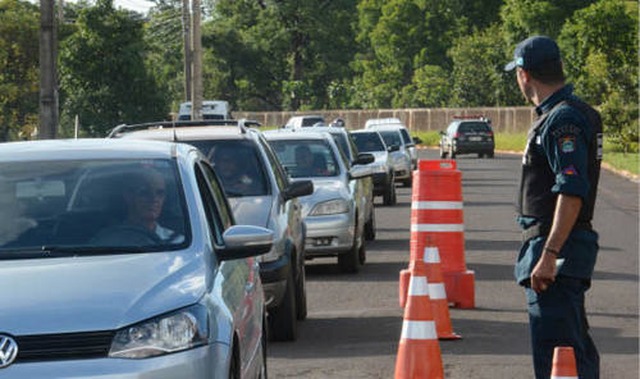 Deputados também aprovam lei de parcelamento de multas Multas de trânsito poderão ser parceladas no cartão - Foto: Gerson Oliveira/Correio do Estado