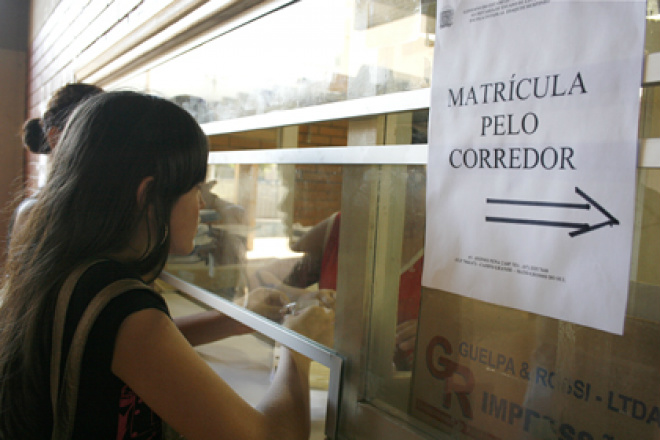 O processo de renovação deve ser feito na secretaria da escola (Foto: Arquivo)