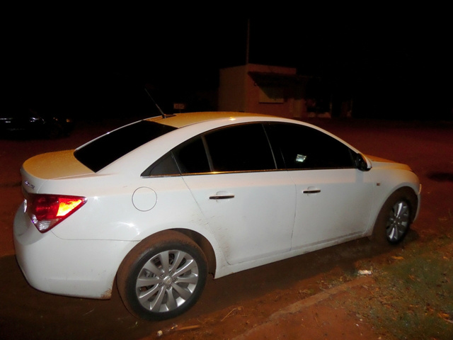 Bêbado se envolve em acidente de carro e persegue casal do outro veículo Motorista tentou fugir em alta velocidade, mas foi preso pela Rotai (Foto: Celso Daniel)