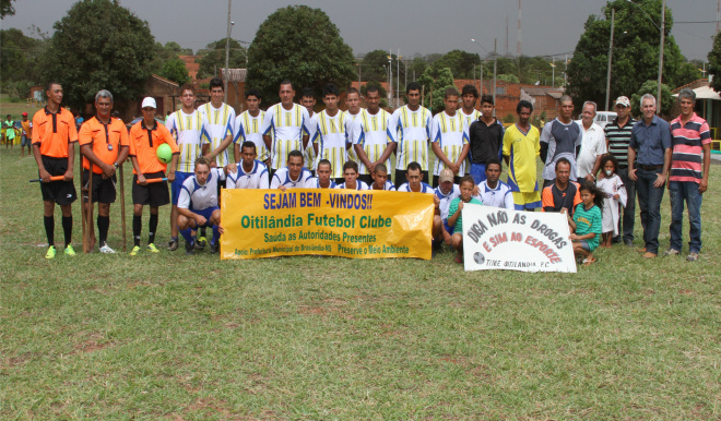 A equipe titular do time ao lado do Prefeito Jorge Diogo (Foto: Diuvlgação)