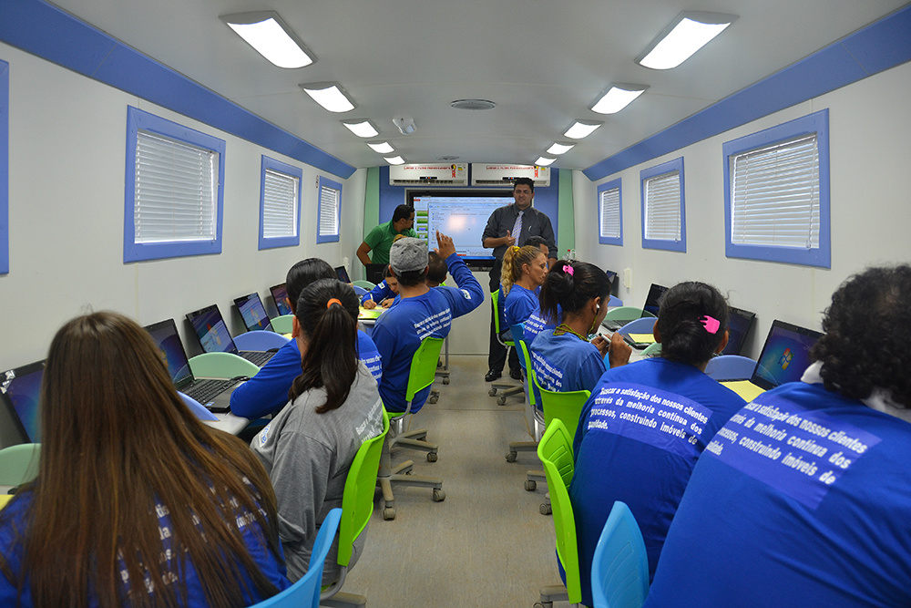 Sesi da Capital leva ônibus da inclusão digital ao canteiro de obra para formar trabalhador Sesi da Capital leva ônibus da inclusão digital ao canteiro de obra para formar trabalhador. (Foto: Assessoria)
