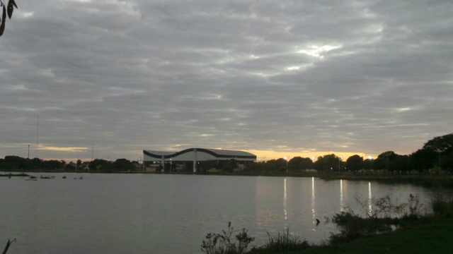 A quarta-feira amanheceu com nuvens, porém não há previsão de chuva para hoje (20). (Foto: Ricardo Ojeda)