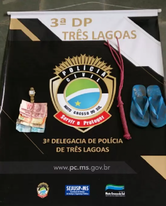 Com os menores foram recuperados R$ 200, um par de chinelos e o relógio de ouro (Foto: Divulgação/Polícia Civil)