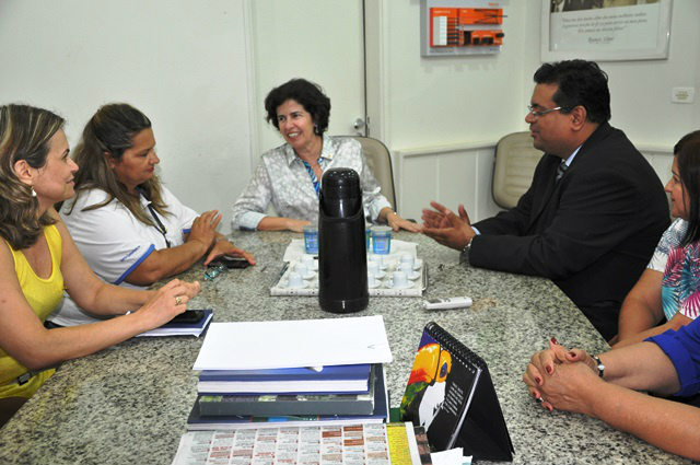 Empossados novos membros do Conselho Municipal do Idoso A prefeita Marcia Moura empossa os novos representantes do CMDI. (Foto: Assessoria da Prefeitura de Três Lagoas)
