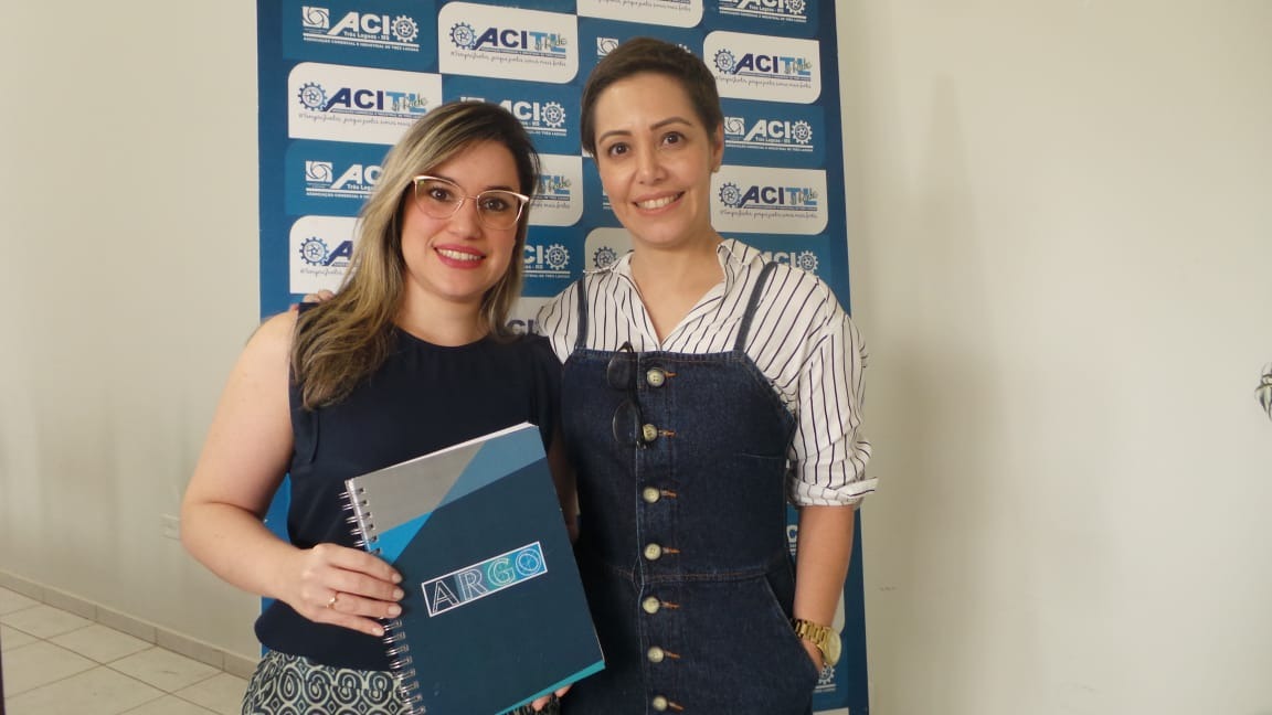 Três Lagoas Shopping começa negociação de espaços para lojistas Tatyanne Faneco, gerente financeiro da Argo Desenvolvimento e Gestão, e Beatriz Andrade, analista de recursos humanos.