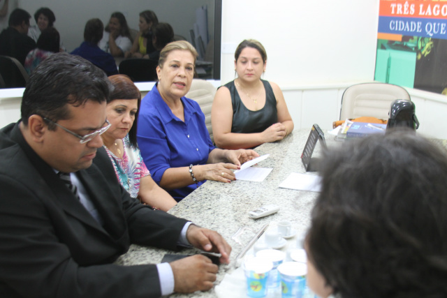 Membros do CMDI durante a solenidade de posse da prefeita Marcia Moura. (Foto: Patrícia Miranda)