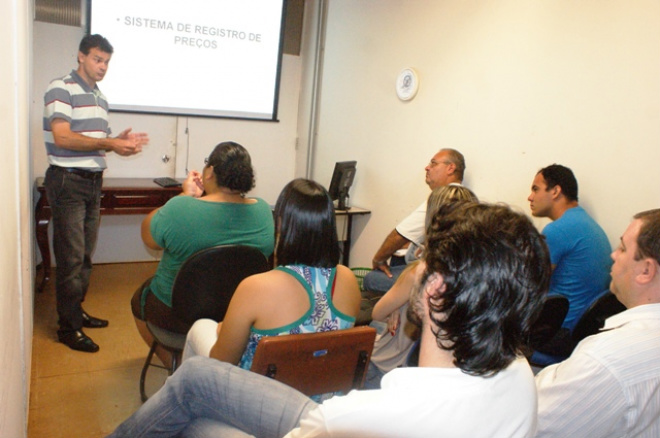 Reunião ocorreu na sala de licitações do Paço Municipal
Foto: Assessoria