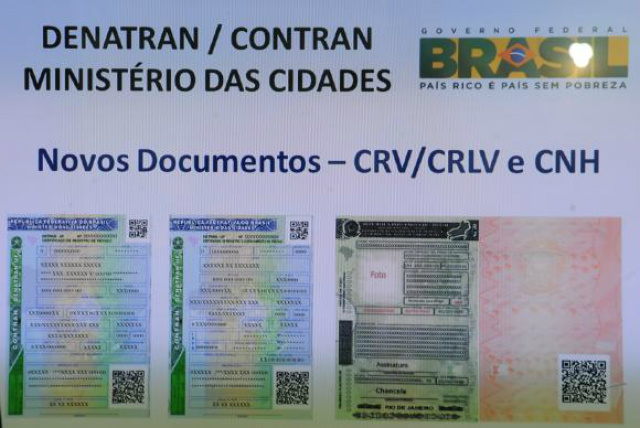 Carteira de Habilitação terá novo modelo a partir de julho de 2015 A nova carteira terá 28 dispositivos de segurança para impedir falsificação e adulteraçde (Foto: José Cruz/Agencia Brasil)